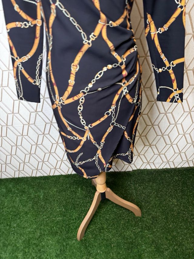 Vestido negro con estampado inspiración Versace