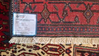 Tappeto persiano rosso e nero