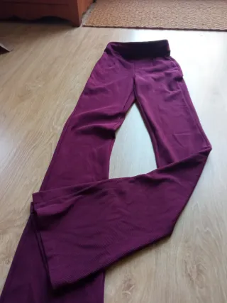 Pantalón Bershka burdeos para mujer Talla XS