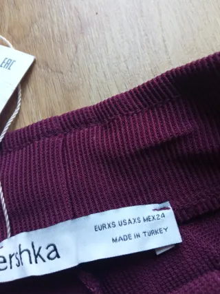 Pantalón Bershka burdeos para mujer Talla XS