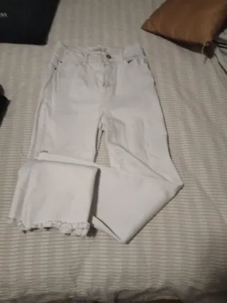 Pantalón flare blanco Stradivarius