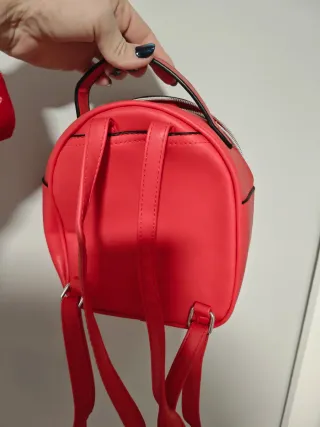 Mochila roja Primark