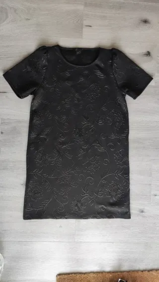 Vestido negro neopreno flores troqueladas