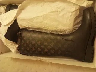 Botas de agua Guess negras y marrones