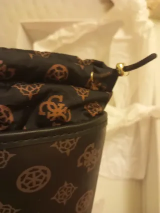 Botas de agua Guess negras y marrones