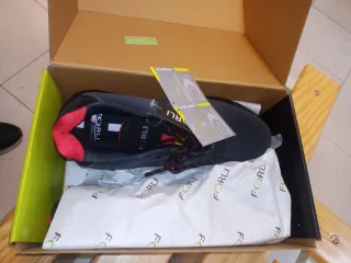 Zapatos de seguridad FORLI negros y rojos