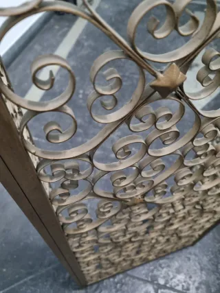 Cubre radiador metálico dorado