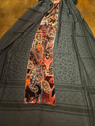 Bufanda gris y multicolor