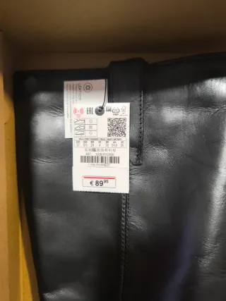 Botas altas de Zara, están nuevas con etiqueta.