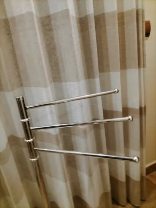 Toallero de pie cromado