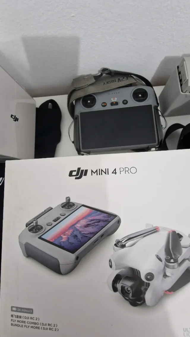 DJI Mini 4 Pro Drone con Mando RC 2