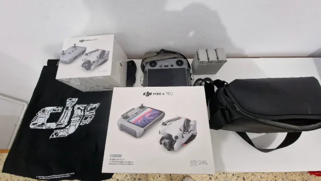 DJI Mini 4 Pro Drone con Mando RC 2