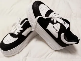 Tenis Negros y Blancos Talla 38