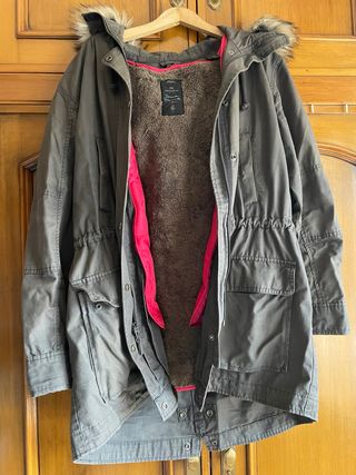 Abrigo verde militar con forro de pelo