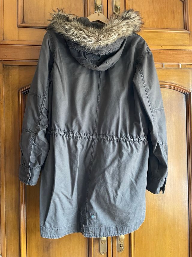 Abrigo verde militar con forro de pelo