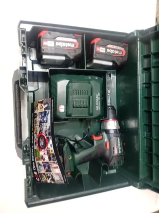 Taladro percutor Metabo a batería