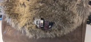 Bolso de mujer marrón con pelo