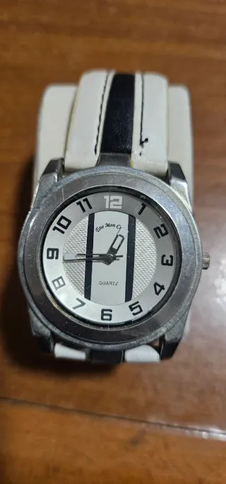 Reloj Ese Mon Co Plata y Blanco
