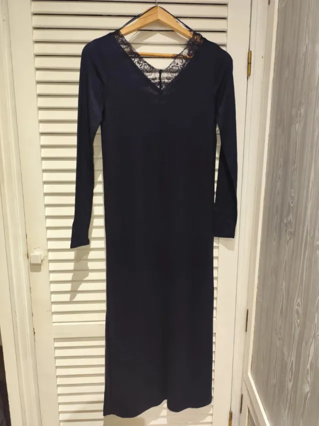 Vestido azul manga larga con encaje