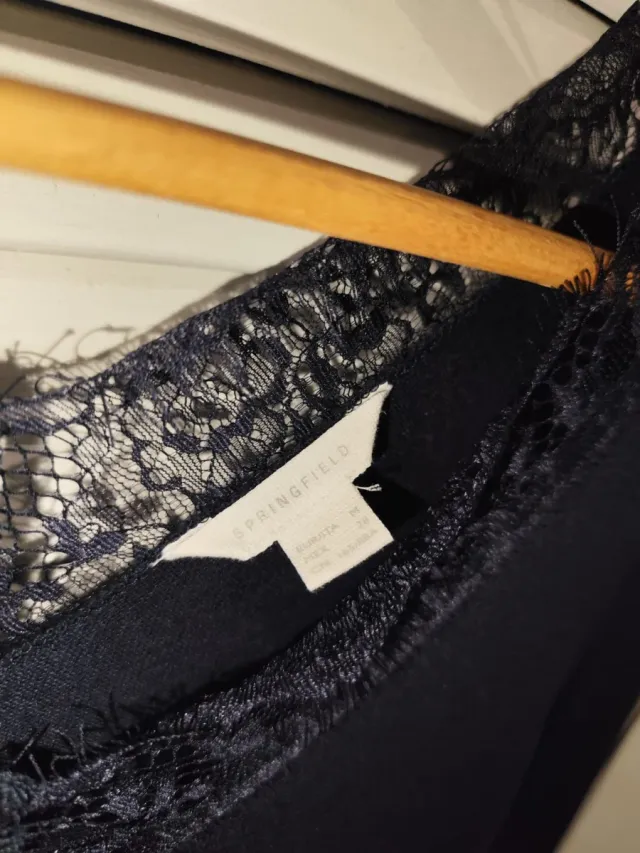 Vestido azul manga larga con encaje