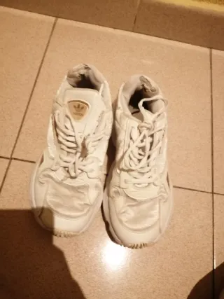 Zapatillas Adidas Talla 36 Blancas.