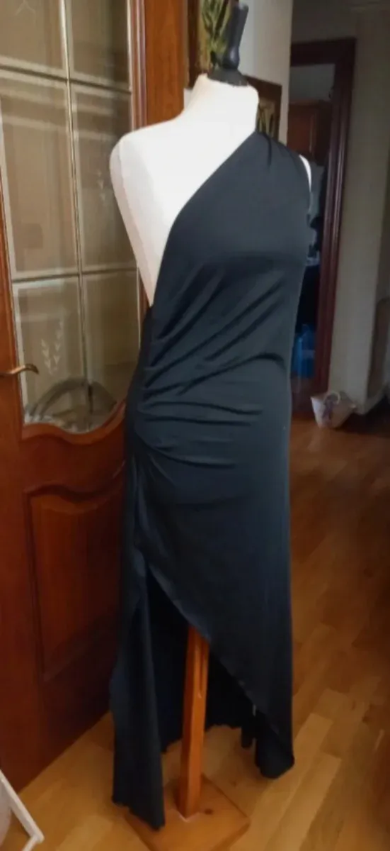 Vestido negro asimétrico talla M