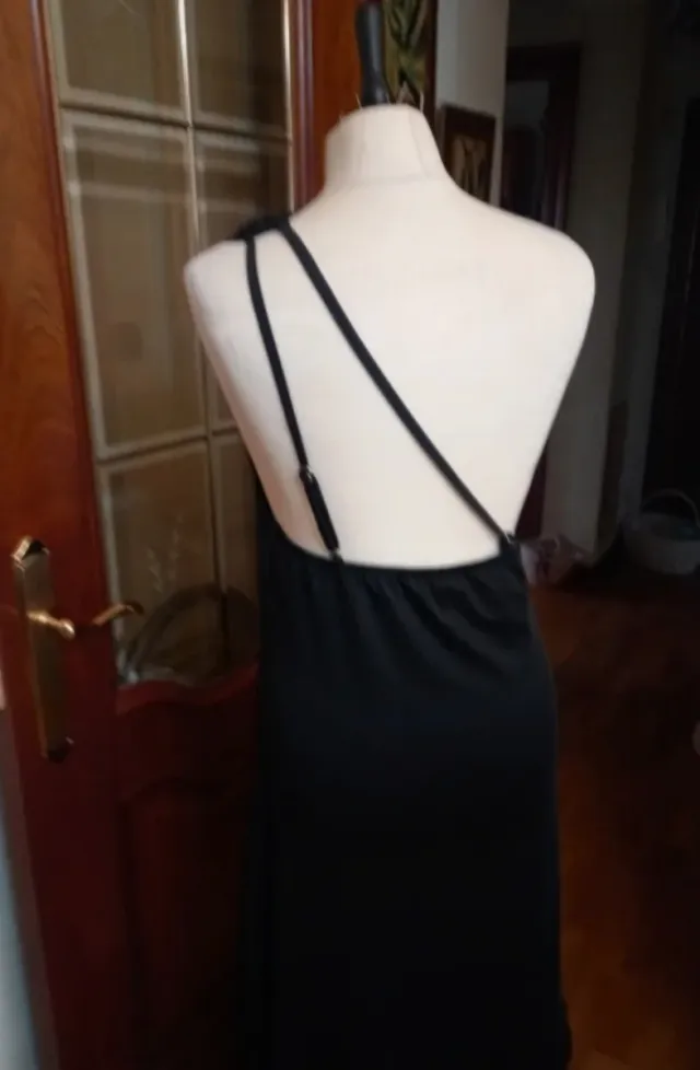 Vestido negro asimétrico talla M