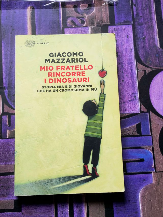 Mio fratello rincorre i dinosauri.Storia mia e ...