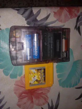 Lote Game Boy Color Morado + Pokémon Amarillo