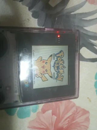 Lote Game Boy Color Morado + Pokémon Amarillo