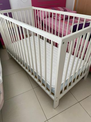 Cuna Ikea con colchón