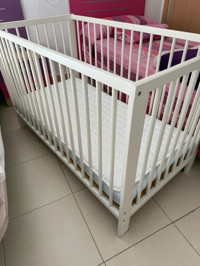 Cuna Ikea con colchón