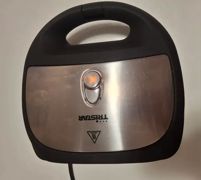 Sándwichera eléctrica negra