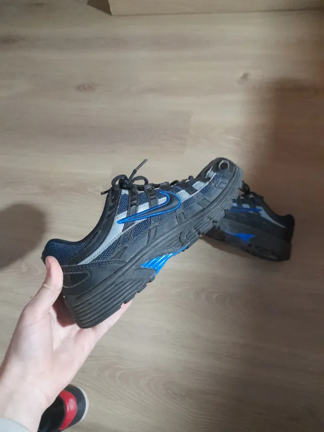 Zapatillas Nike Negras y Azules