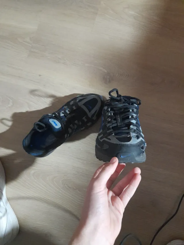 Zapatillas Nike Negras y Azules