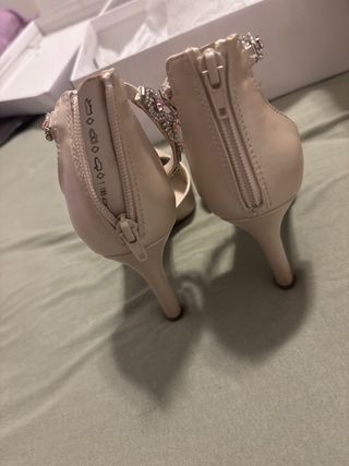 Zapatos de tacón beige y rosa
