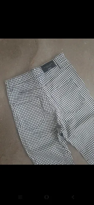 Pantalón cuadros Stradivarius chica