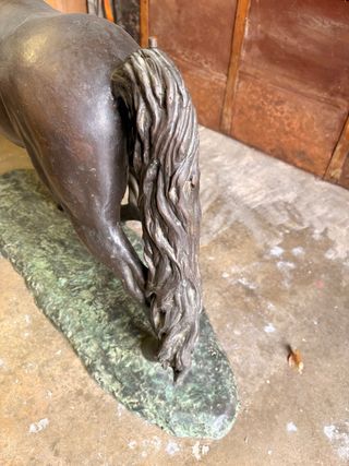 Figura de Bronce Caballo. Mesa de café.