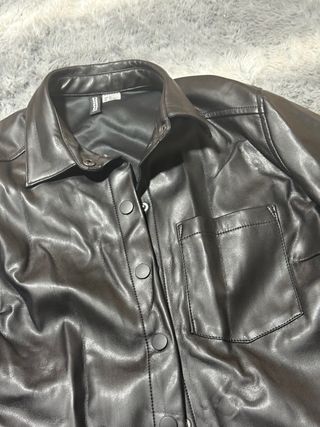 Camisa Polipiel H&M Negra