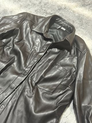 Camisa Polipiel H&M Negra