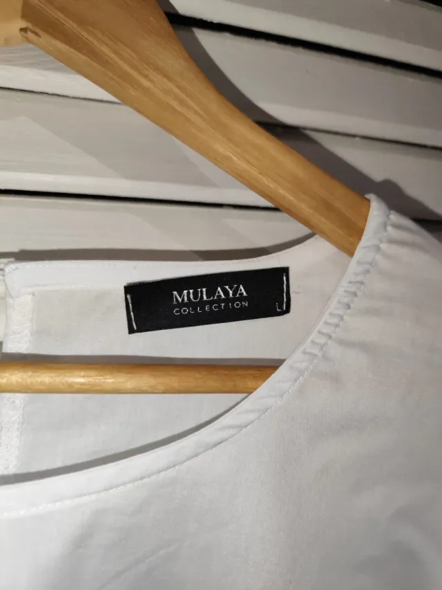 Blusa blanca con volantes