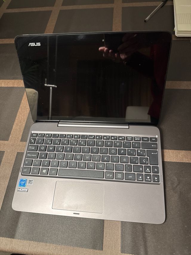 Portátil Tablet ASUS T100HAN gris como nuevo