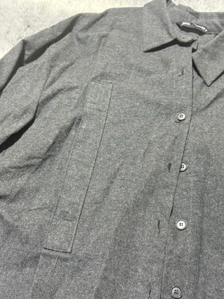 Camisa larga Zara gris