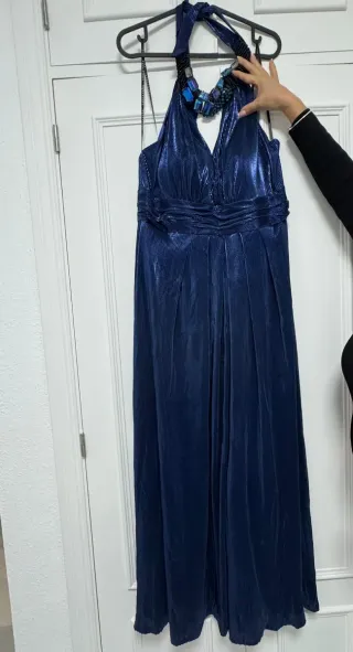 Vestido de fiesta azul con pedrería