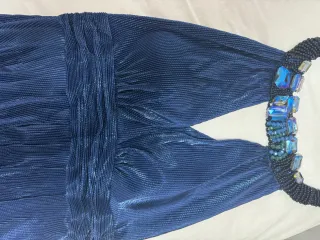 Vestido de fiesta azul con pedrería