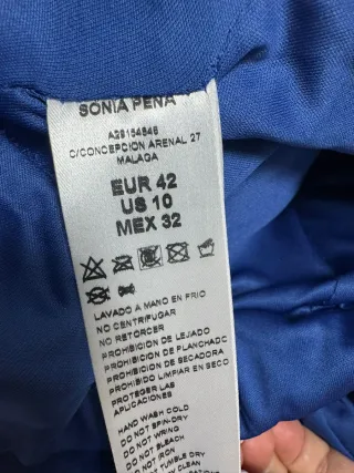 Vestido de fiesta azul con pedrería