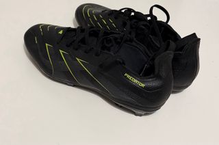 Botas de fútbol negras