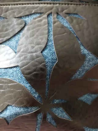 Mochila urbana negra y denim con diseño