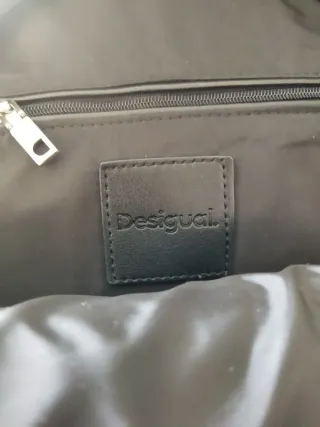 Mochila urbana negra y denim con diseño