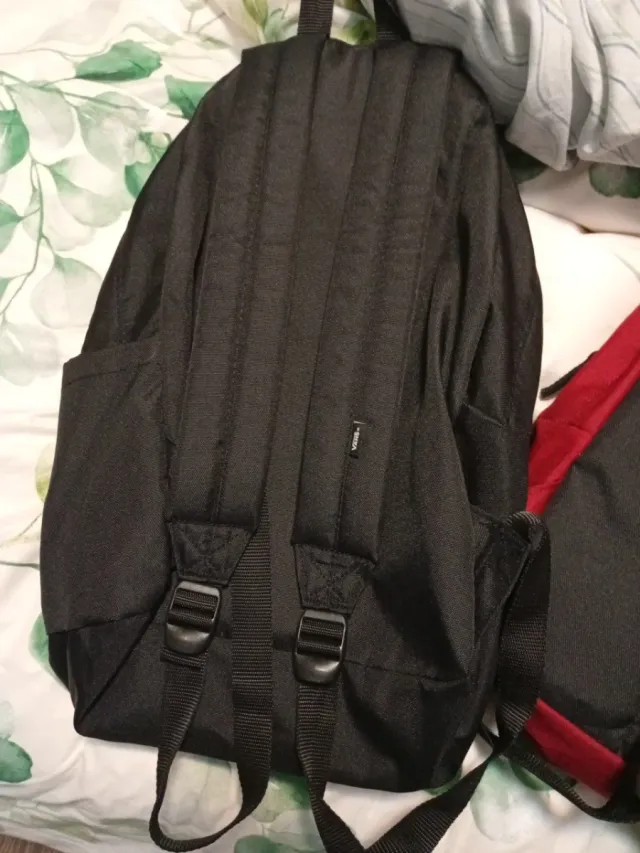 2 Mochilas Vans Negras y Rojas nuevas